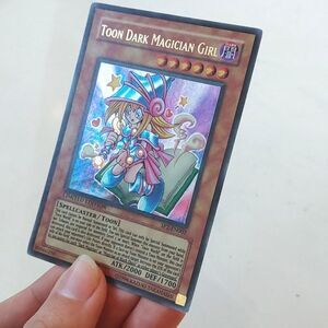 Yugioh card holo toon dark magician girl, limited edition